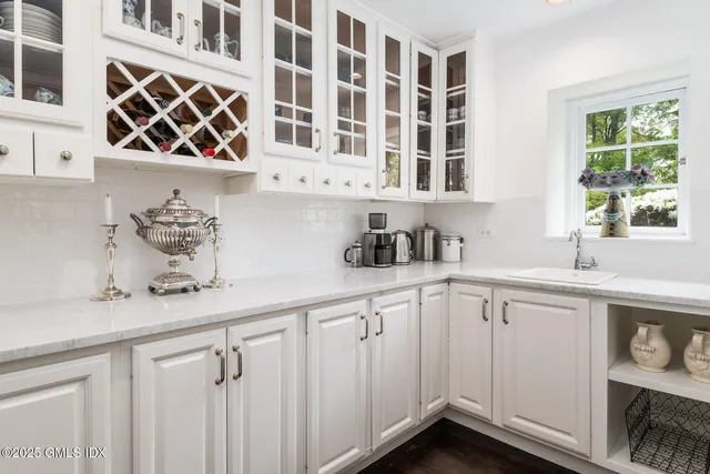 $6,300,000 | 78 Khakum Wood Road, Greenwich, CT 06831