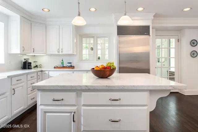 $6,300,000 | 78 Khakum Wood Road, Greenwich, CT 06831