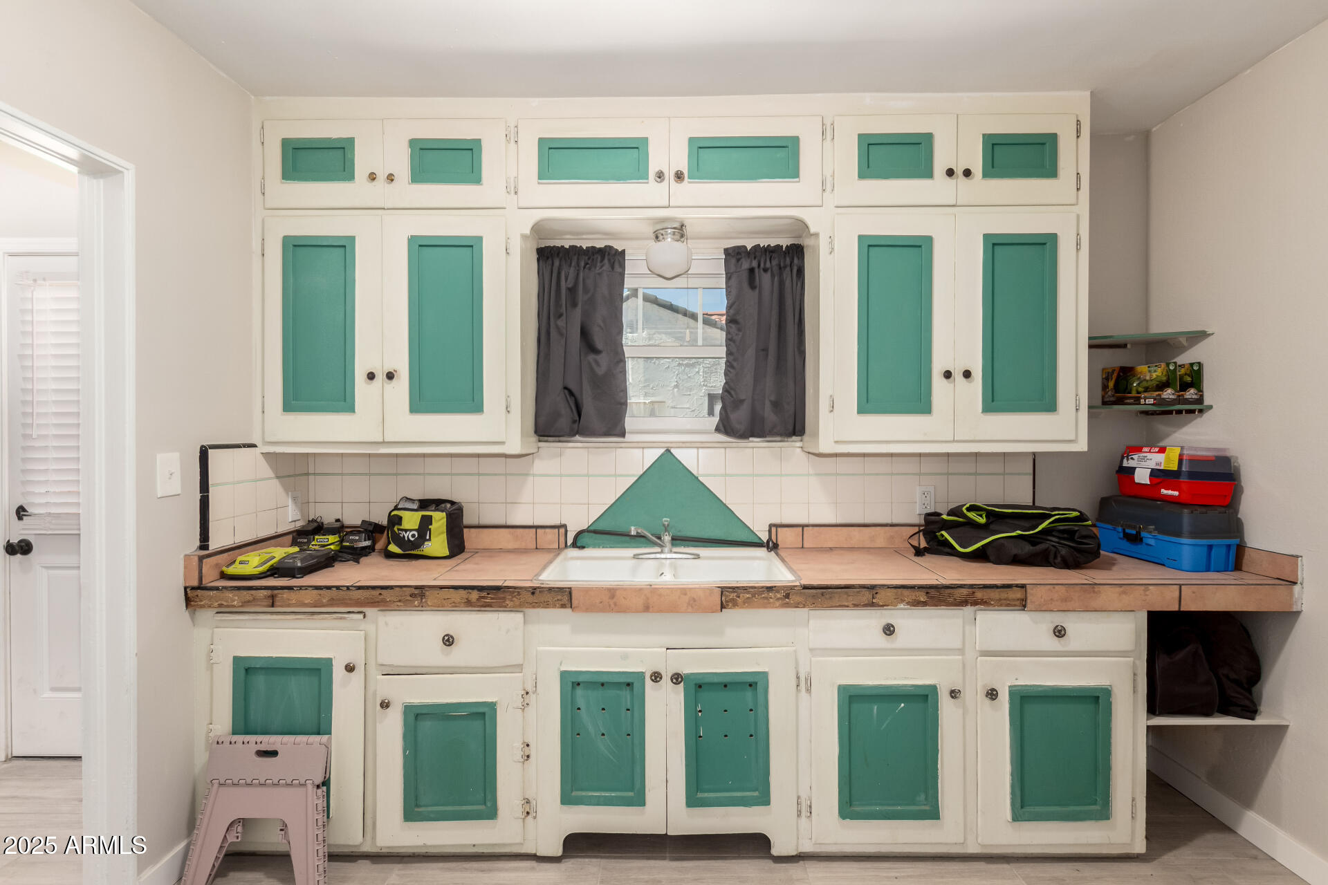 146 South Robson Mesa, AZ 85210 - Photo 24 of 36 36-Robson