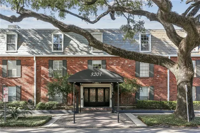 $1,595 | 3201 St Charles Avenue, Unit 121, New Orleans, LA 70115