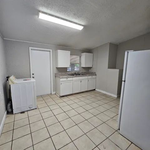 $1,300 | 1516 Majestic Avenue, Tallahassee, FL 32304