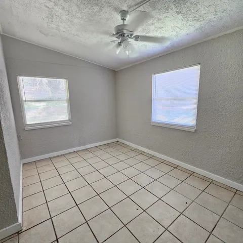 $1,300 | 1516 Majestic Avenue, Tallahassee, FL 32304