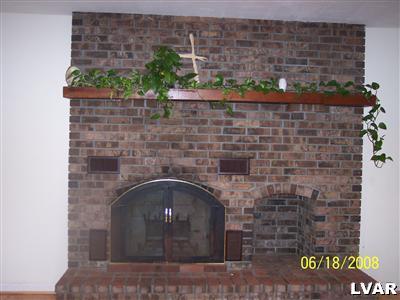 655 Radcliff Road Bushkill, PA 18324 - Photo 3 of 6 a stone house with a outdoor space