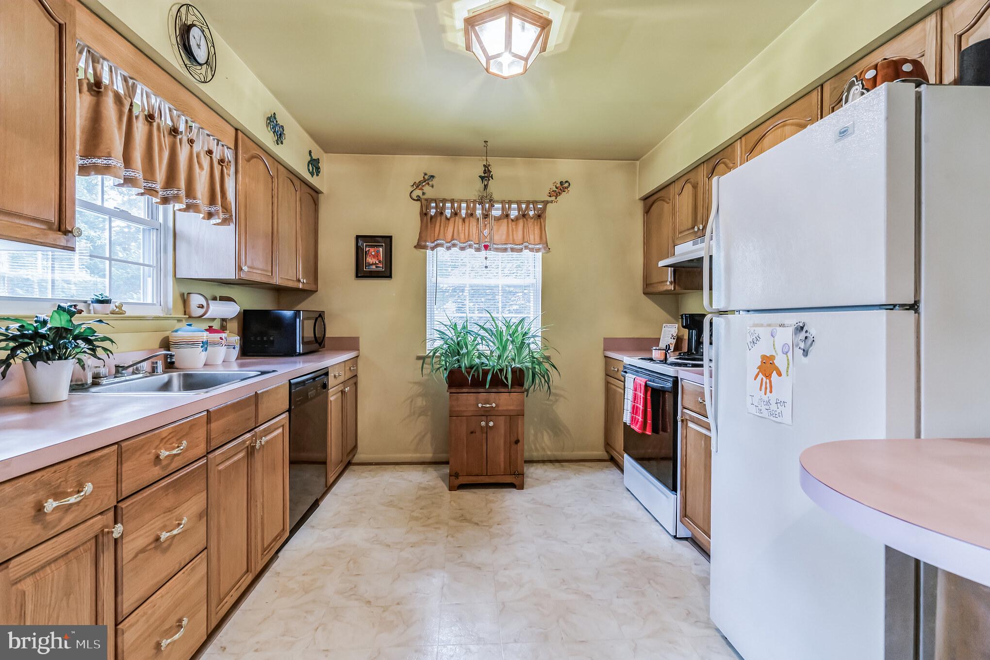320 Cambridge Road Pasadena, MD 21122 - Photo 6 of 30 Gallery Image 6