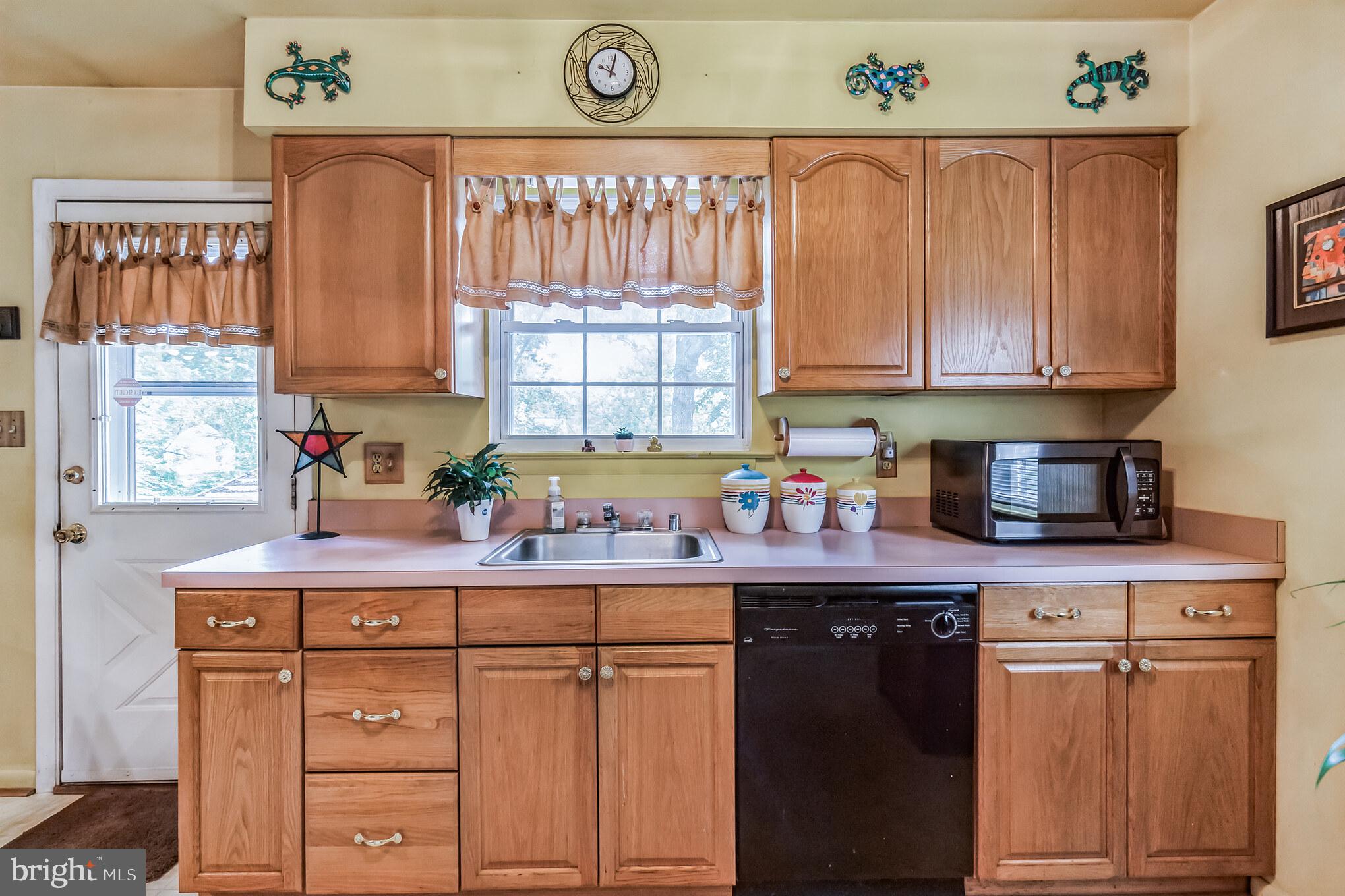 320 Cambridge Road Pasadena, MD 21122 - Photo 8 of 30 Gallery Image 8