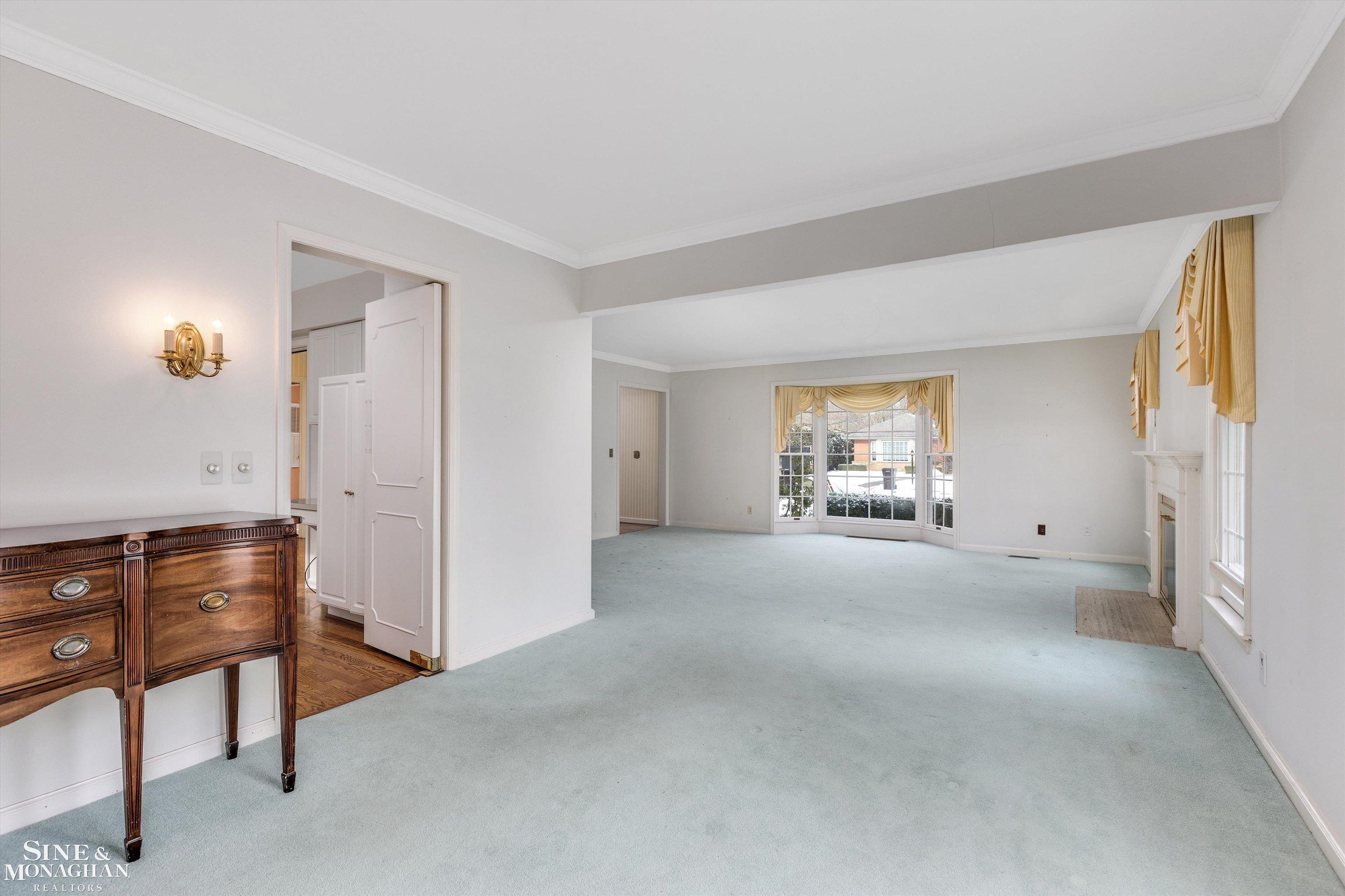 262 Stephens Road Grosse Pointe, MI 48236 - Photo 6 of 33 50166432-f6c66997-1e38-47fb-948f-bdb415436ed7.JPG