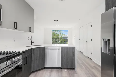 $2,650 | 2030 Greenwood Street, Unit 104, Evanston, IL 60201