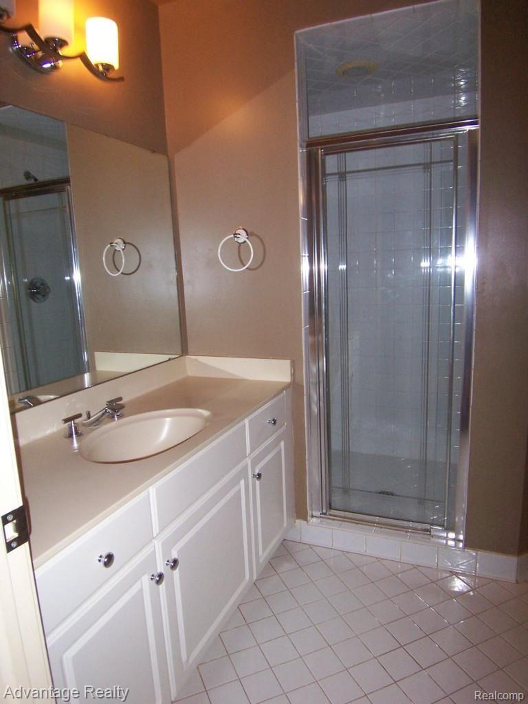 31203 Rothbury Way New Baltimore, MI 48047 - Photo 13 of 23 MASTER BATH