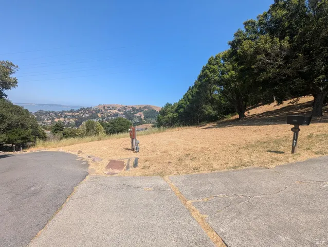 $995,000 | 1163 Meadowsweet Drive, Corte Madera, CA 94925