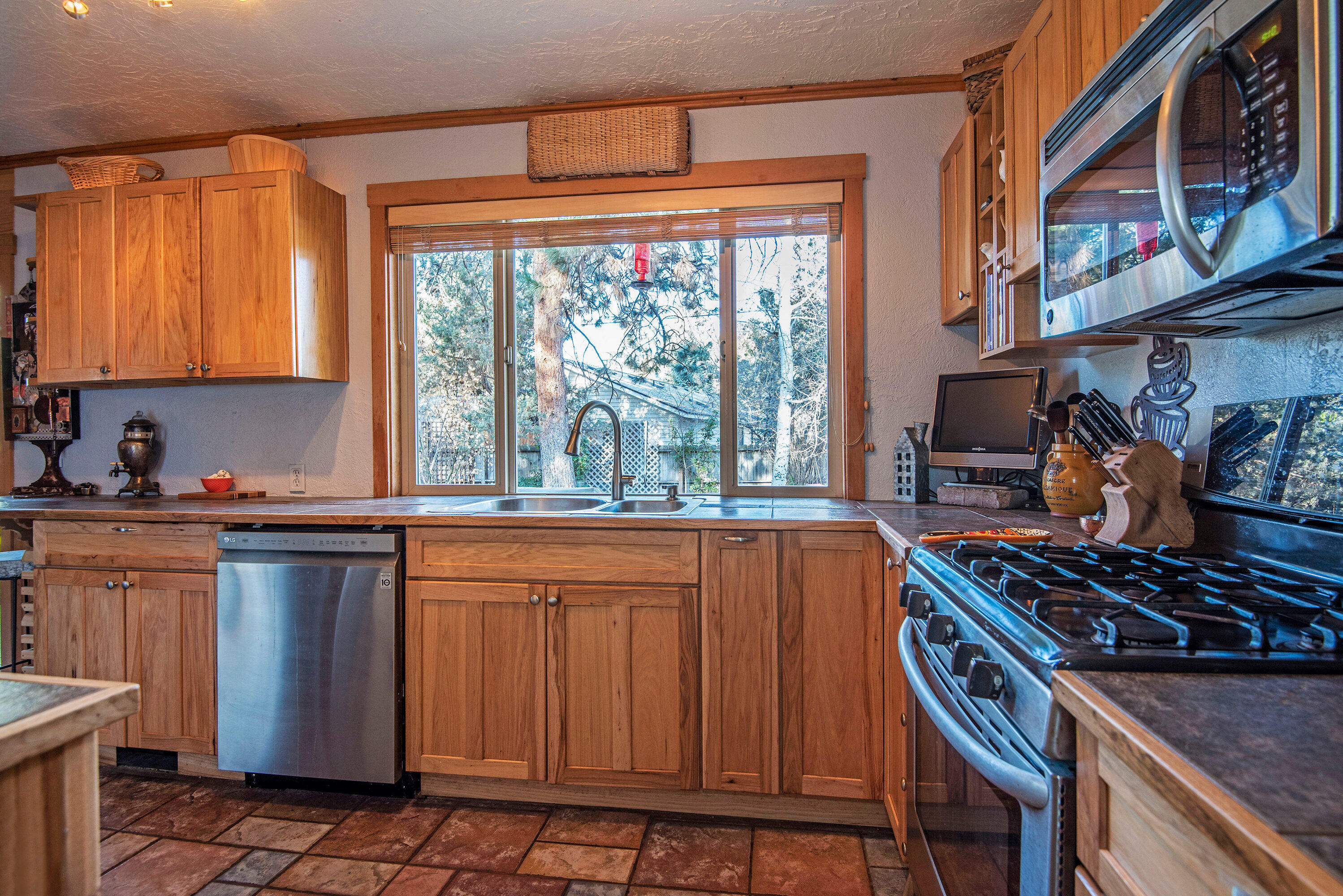 85 Southeast Craven Road Bend, OR 97702 - Photo 8 of 42 85 SE Craven Rd Bend OR 97701-print-008-