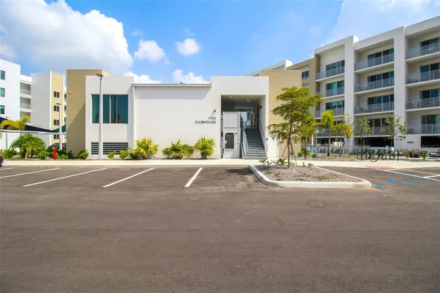 $3,900 | 1703 North Tamiami Trail, Unit B406, Sarasota, FL 34236