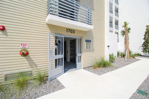 $3,900 | 1703 North Tamiami Trail, Unit B406, Sarasota, FL 34236