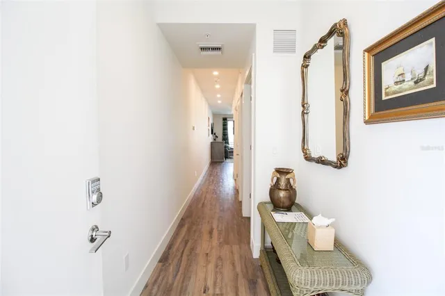 $3,900 | 1703 North Tamiami Trail, Unit B406, Sarasota, FL 34236