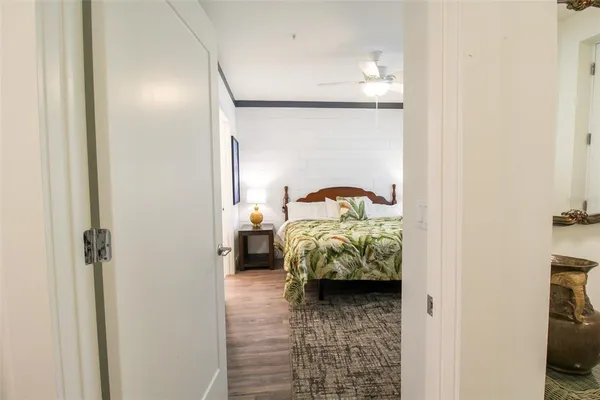 $3,900 | 1703 North Tamiami Trail, Unit B406, Sarasota, FL 34236