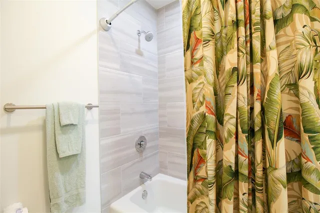 $3,900 | 1703 North Tamiami Trail, Unit B406, Sarasota, FL 34236