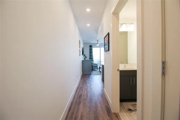 $3,900 | 1703 North Tamiami Trail, Unit B406, Sarasota, FL 34236