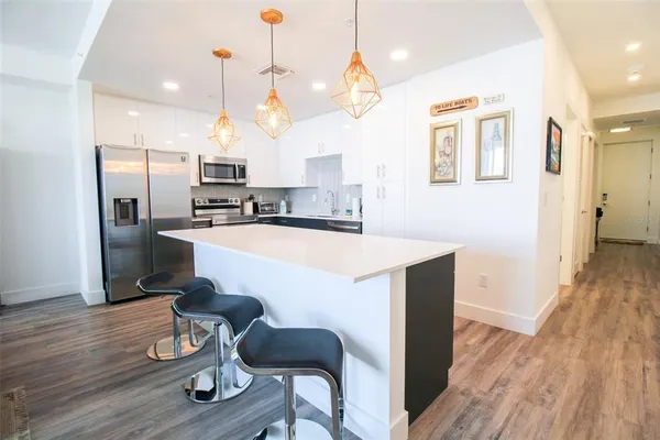 $3,900 | 1703 North Tamiami Trail, Unit B406, Sarasota, FL 34236