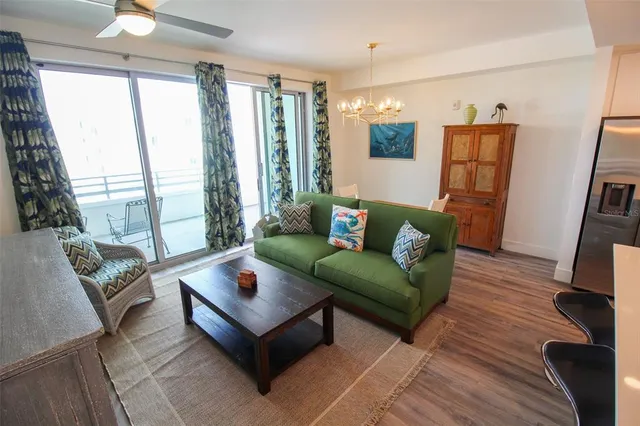 $3,900 | 1703 North Tamiami Trail, Unit B406, Sarasota, FL 34236