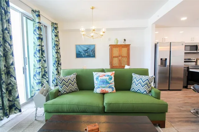 $3,900 | 1703 North Tamiami Trail, Unit B406, Sarasota, FL 34236