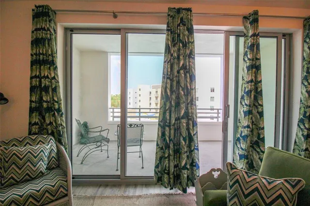 $3,900 | 1703 North Tamiami Trail, Unit B406, Sarasota, FL 34236