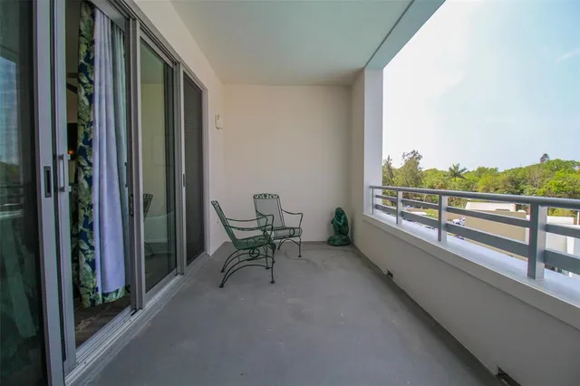 $3,900 | 1703 North Tamiami Trail, Unit B406, Sarasota, FL 34236