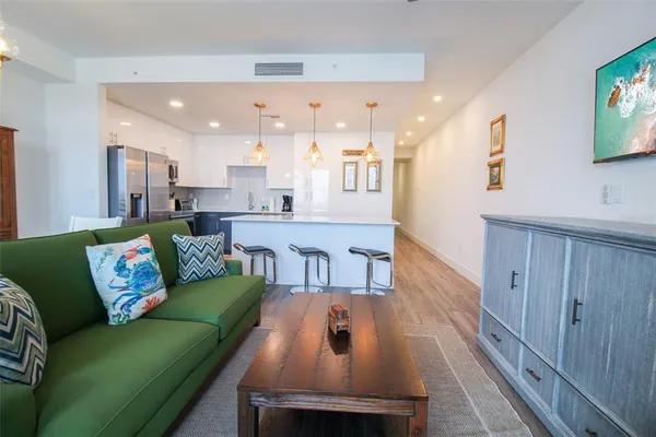 $3,900 | 1703 North Tamiami Trail, Unit B406, Sarasota, FL 34236