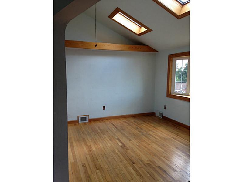 1490 Rydal Street Pittsburgh, PA 15205 - Photo 11 of 25 Living Room.