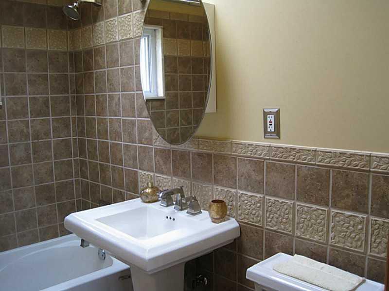 1490 Rydal Street Pittsburgh, PA 15205 - Photo 13 of 25 Master Bath/Spa.