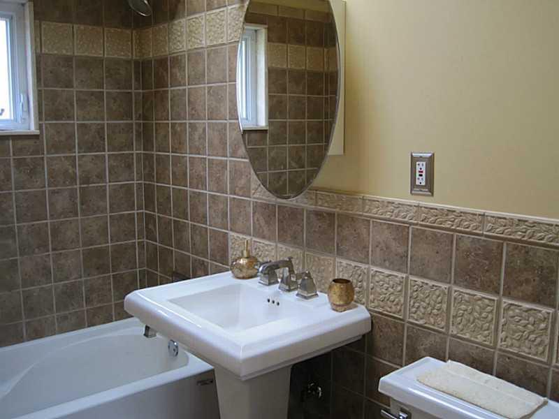 1490 Rydal Street Pittsburgh, PA 15205 - Photo 16 of 25 Master Bath/Spa.