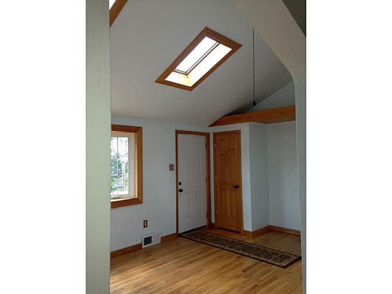 1490 Rydal Street Pittsburgh, PA 15205 - Photo 10 of 25 Living Room.