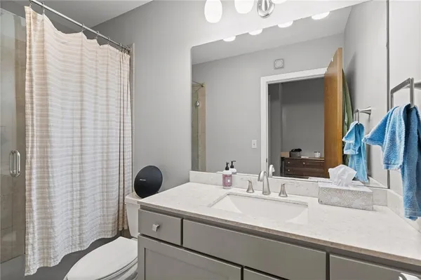 $199,000 | 712 Broadway Boulevard, Unit 401, Kansas City, MO 64105