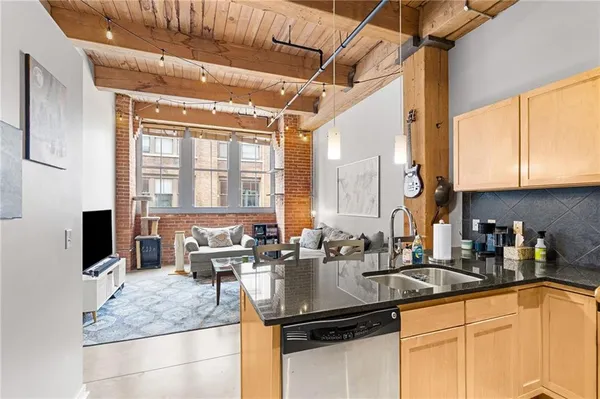 $199,000 | 712 Broadway Boulevard, Unit 401, Kansas City, MO 64105