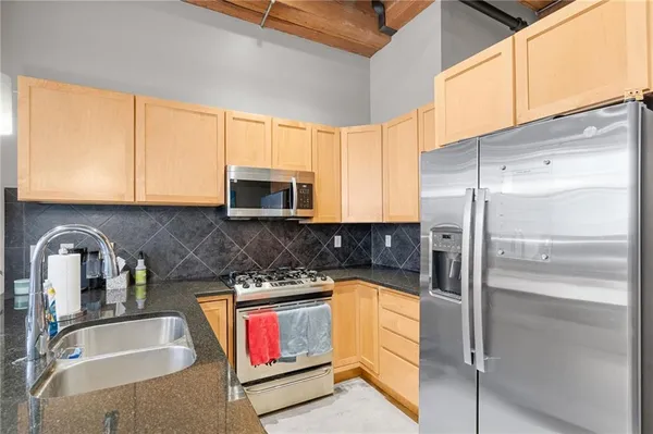 $199,000 | 712 Broadway Boulevard, Unit 401, Kansas City, MO 64105