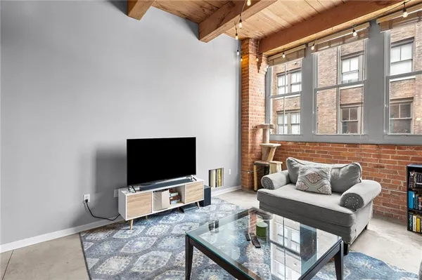 $199,000 | 712 Broadway Boulevard, Unit 401, Kansas City, MO 64105