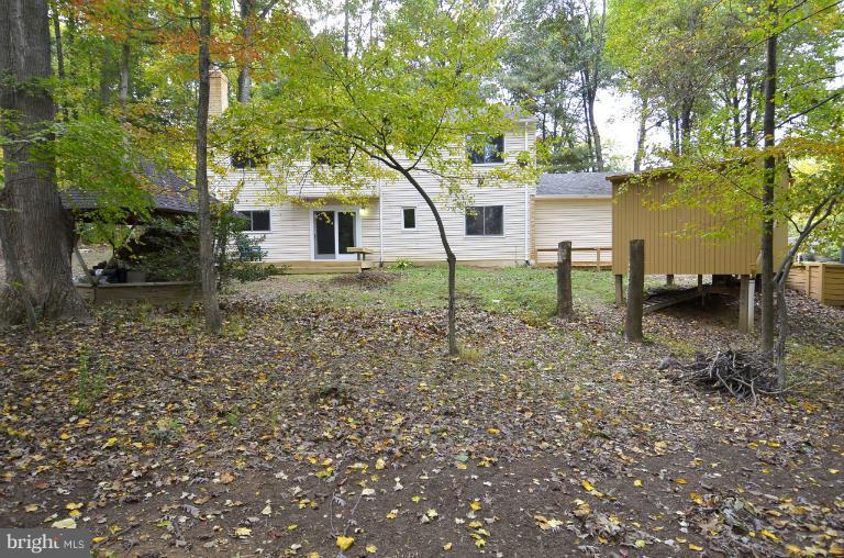 10414 Adel Road Oakton, VA 22124 - Photo 6 of 30 Exterior (Rear)