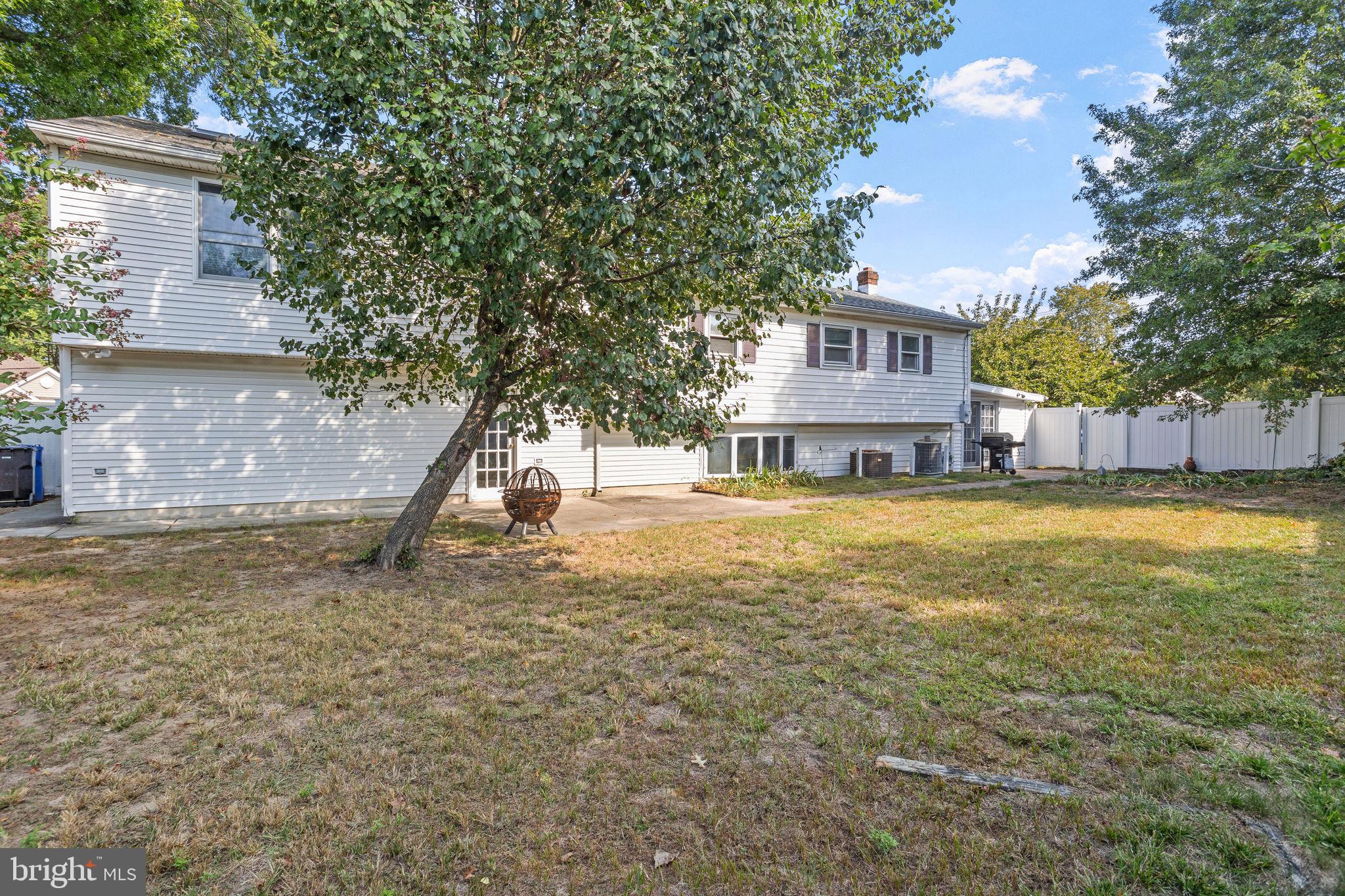 810 Colby Avenue Delran, NJ 08075 - Photo 33 of 33 a front view of a house with a yard