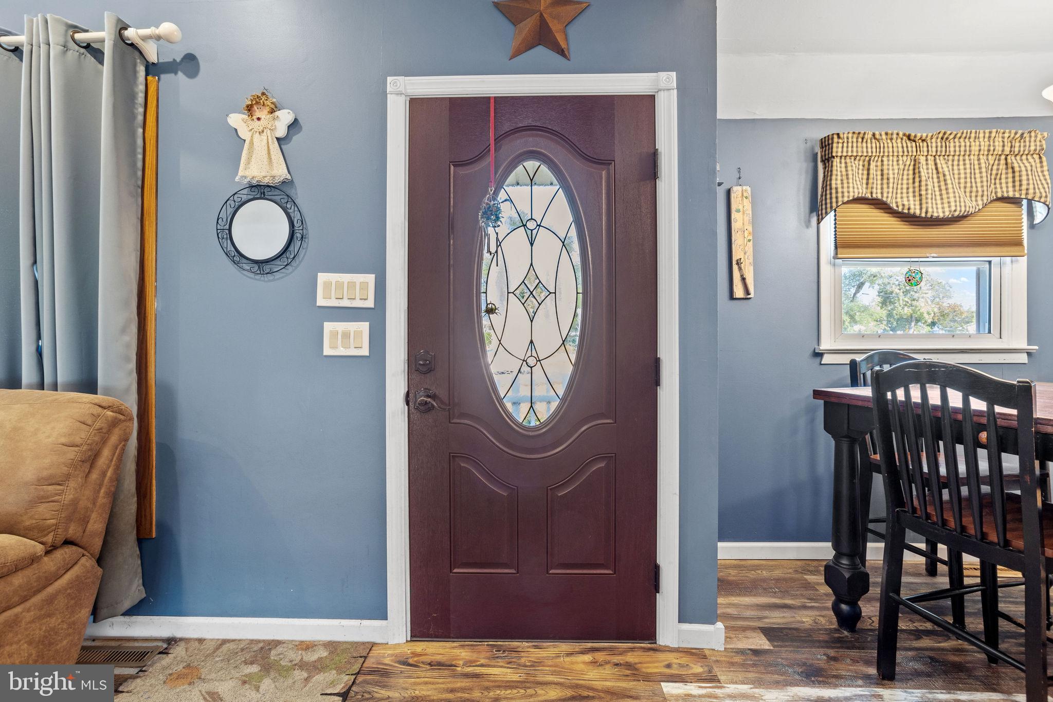 810 Colby Avenue Delran, NJ 08075 - Photo 5 of 33 a front view of a livingroom with furniture and a window