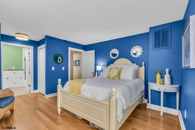 a en suite bathroom with a tub shower and mirror