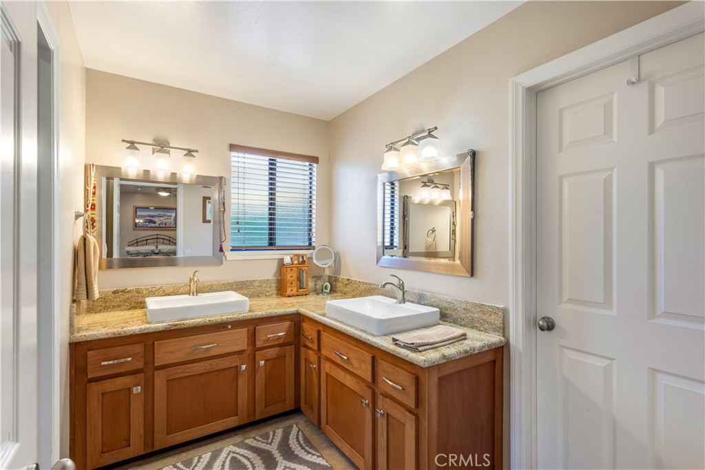 1691 Pepper Tree Place Fallbrook, CA 92028 - Photo 17 of 51 Primary bathroom