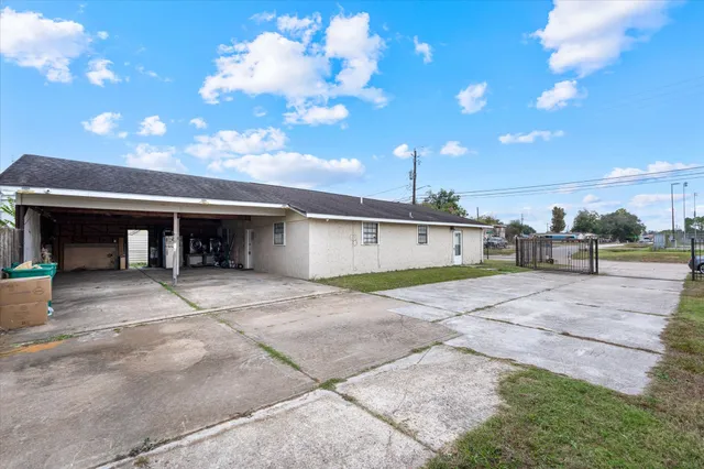 a view of a house with a yard and garage
