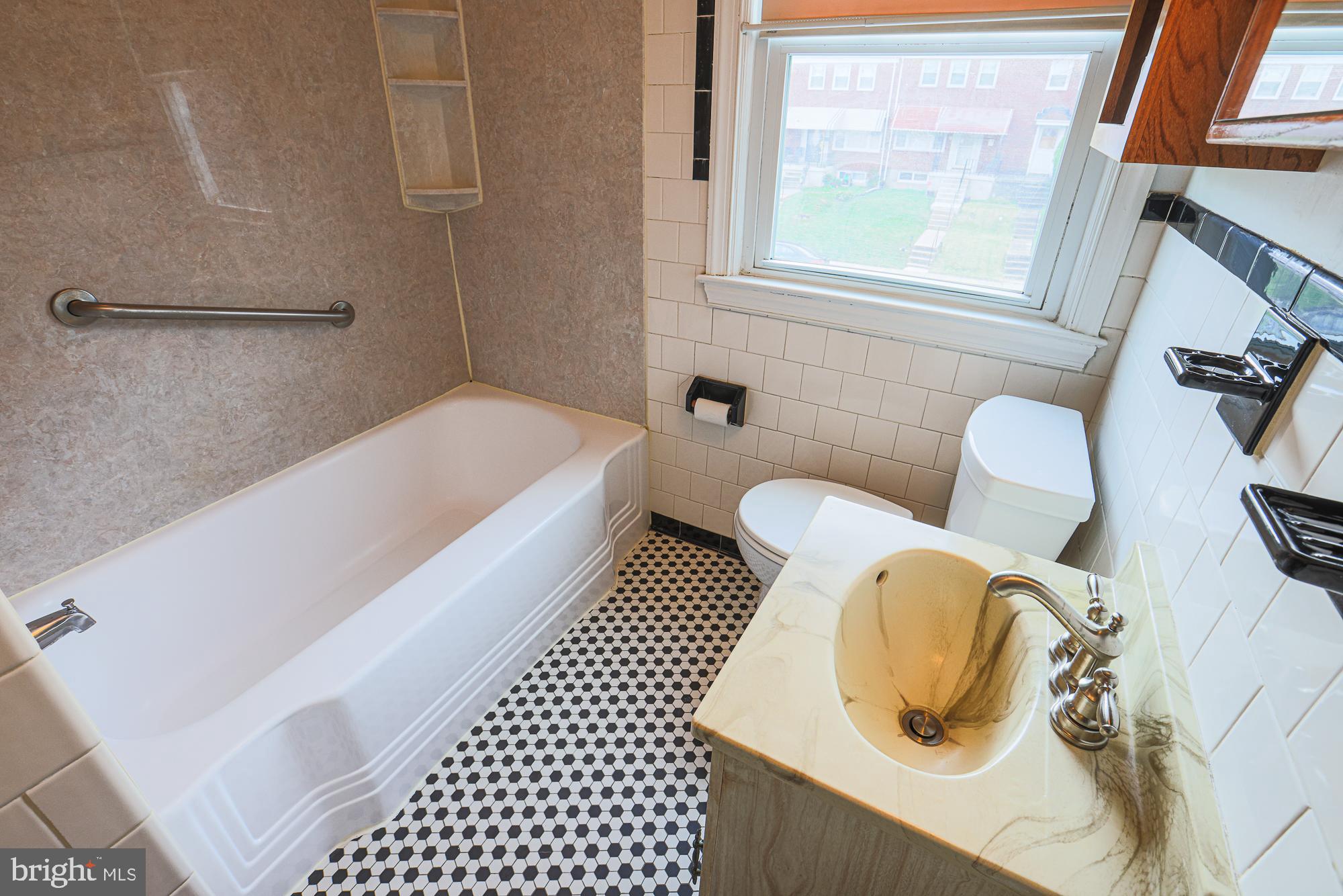 1622 Walterswood Road Baltimore, MD 21239 - Photo 14 of 21 Full Bath-Upper Level