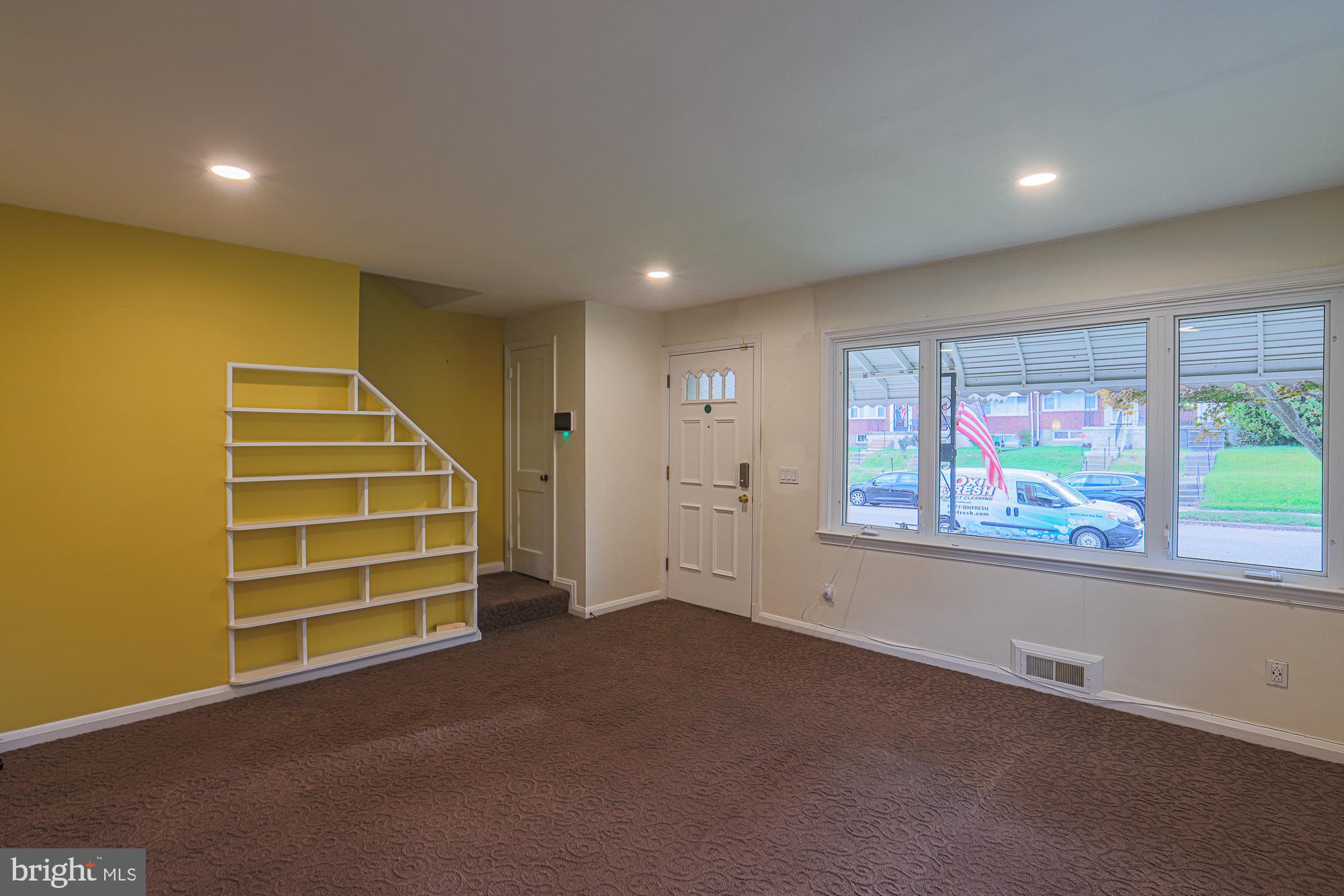 1622 Walterswood Road Baltimore, MD 21239 - Photo 4 of 21 Living Room