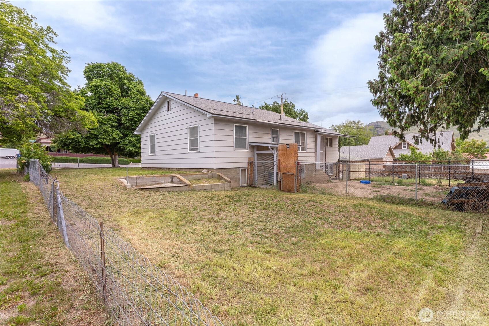 417 North Sanders Street Chelan, WA 98816 - Photo 9 of 25