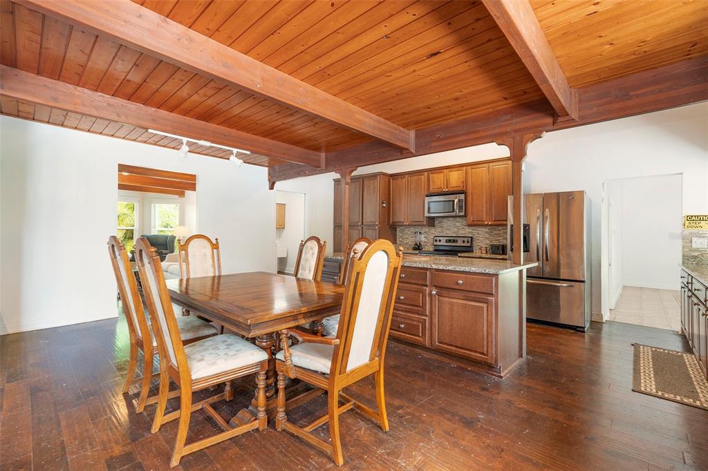 39127 Pretty Pond Road Zephyrhills, FL 33540 - Photo 7 of 36