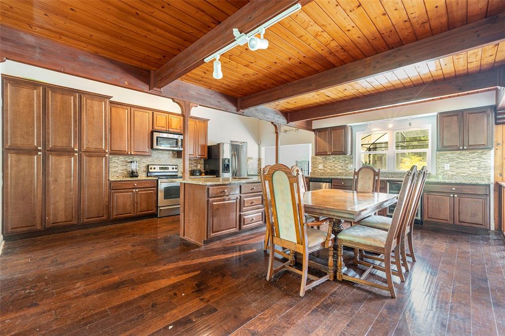 39127 Pretty Pond Road Zephyrhills, FL 33540 - Photo 8 of 36