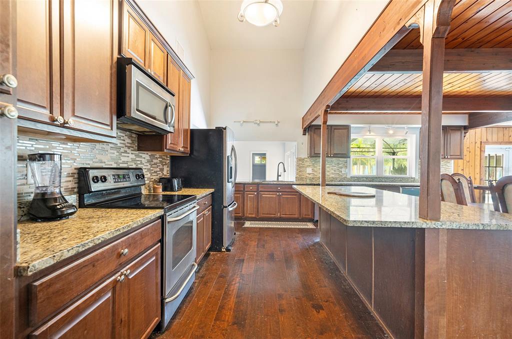 39127 Pretty Pond Road Zephyrhills, FL 33540 - Photo 10 of 36