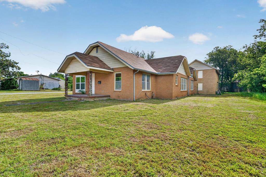 320 North 2nd Street Jacksboro, TX 76458 - Photo 1 of 16 a front view of a house with garden