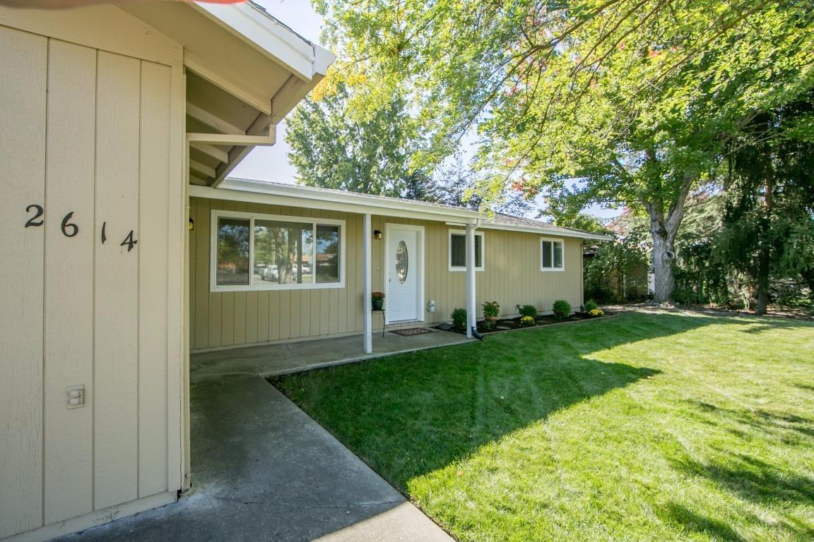 2614 Delta Waters Road Medford, OR 97504 - Photo 4 of 28 Additional Photo