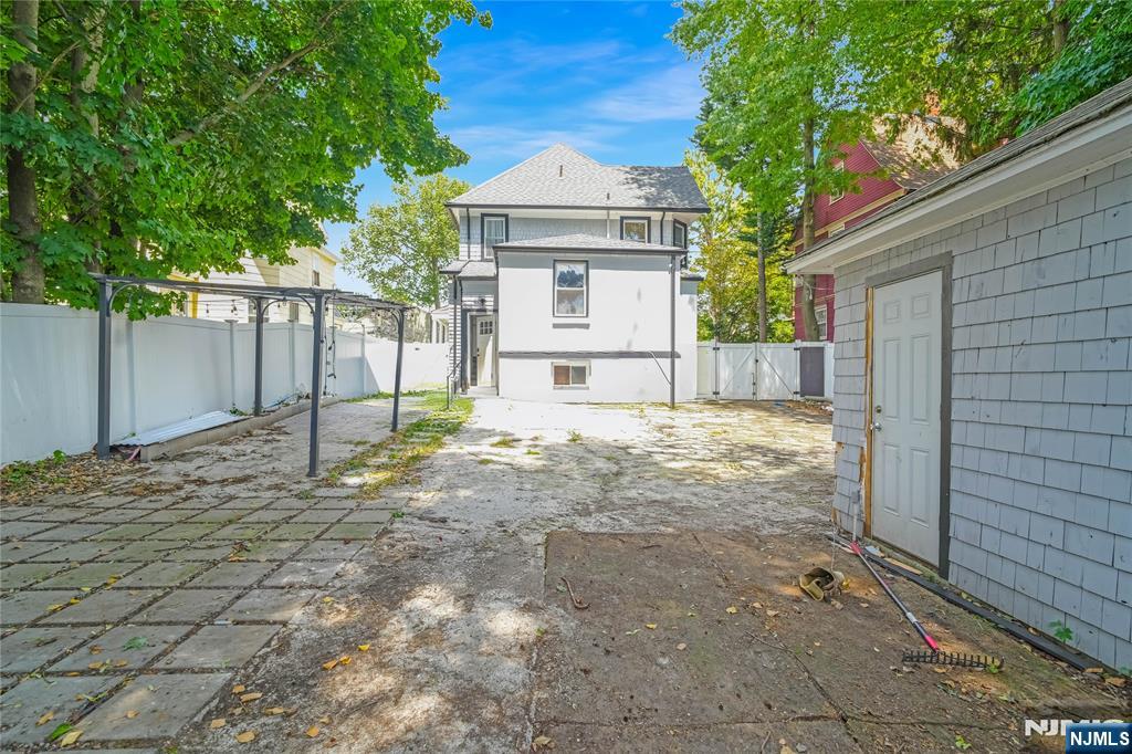 283 Hamilton Place Hackensack, NJ 07601 - Photo 19 of 23