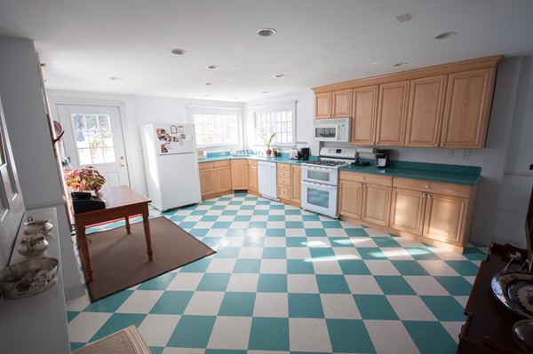 317 Glen Road Weston, MA 02493 - Photo 3 of 11 Gallery Image 3